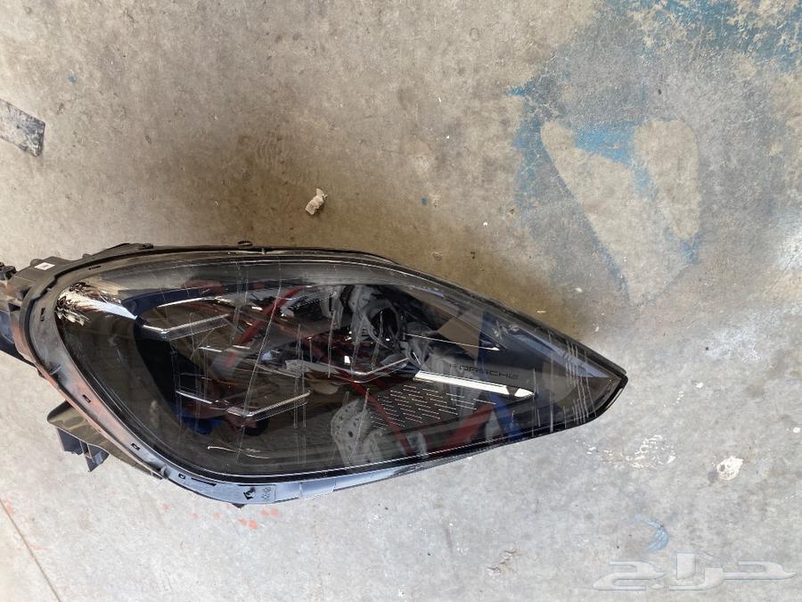 Porsche Cayenne right headlight63616294616323111