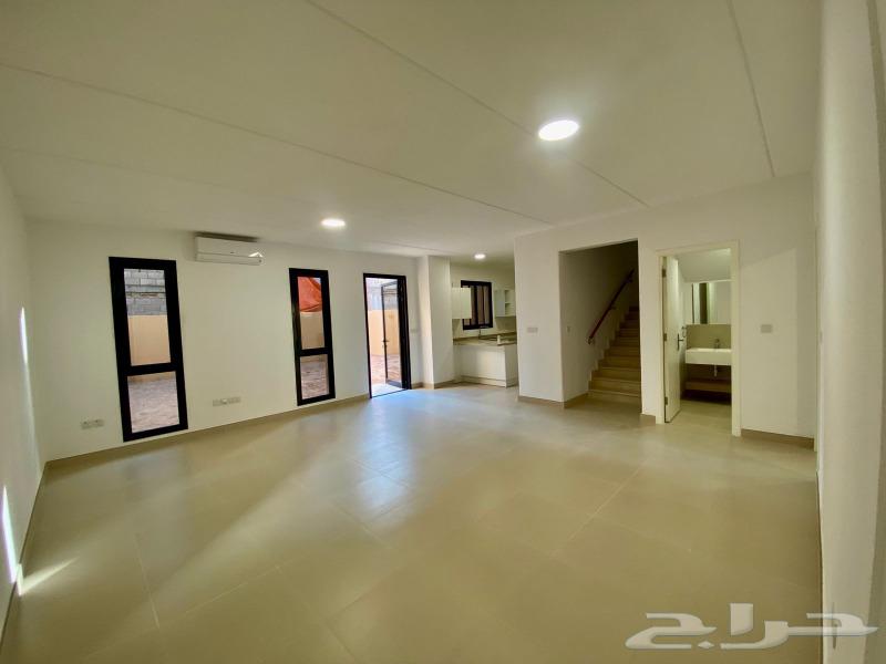 For rent a villa in the Sadr neighborhood with an area of 250 square meters.63006106648321114