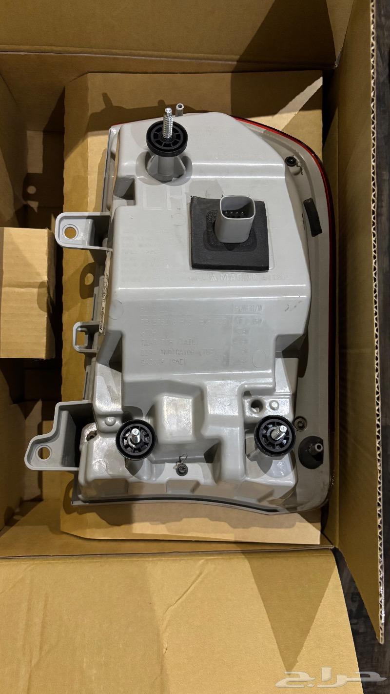 اسطب خلفي يسار كرايسلر 300 موديل 19 ((وكالة MOPAR)) نظيف63616909108609111