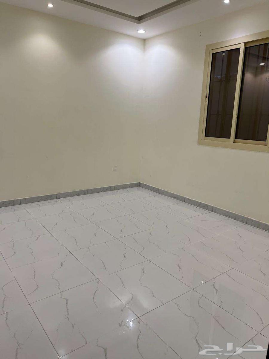 للايجار دور ارضي كامل ف جده حي الفروسيه بحوش63006136967425111