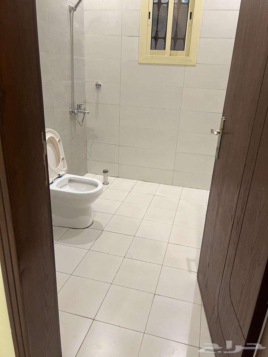 للايجار دور ارضي كامل ف جده حي الفروسيه بحوش63006136967425113