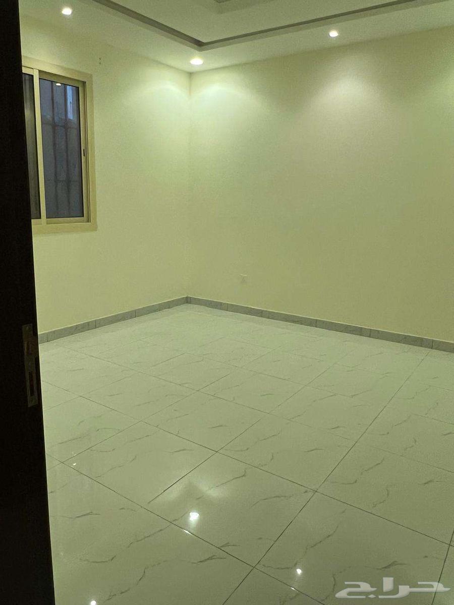 للايجار دور ارضي كامل ف جده حي الفروسيه بحوش63006136967425112