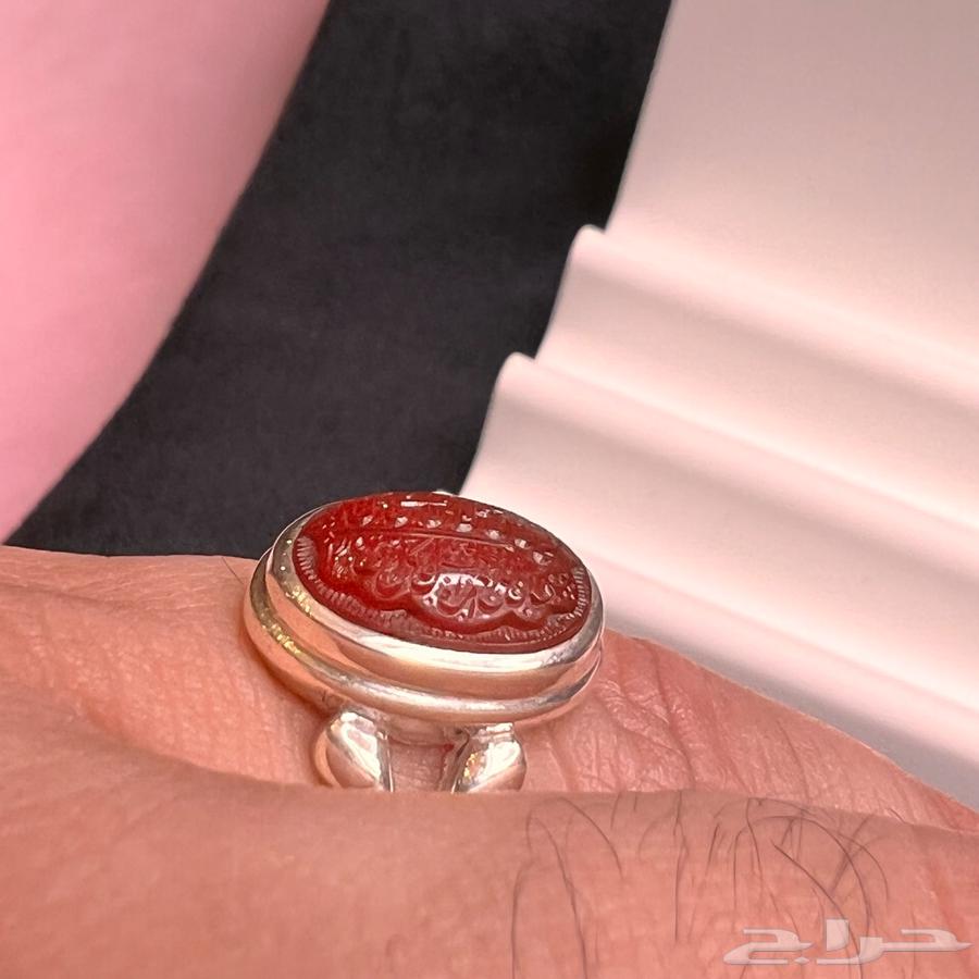 Two engraved agate rings for the little finger have been sold.63308403977475113