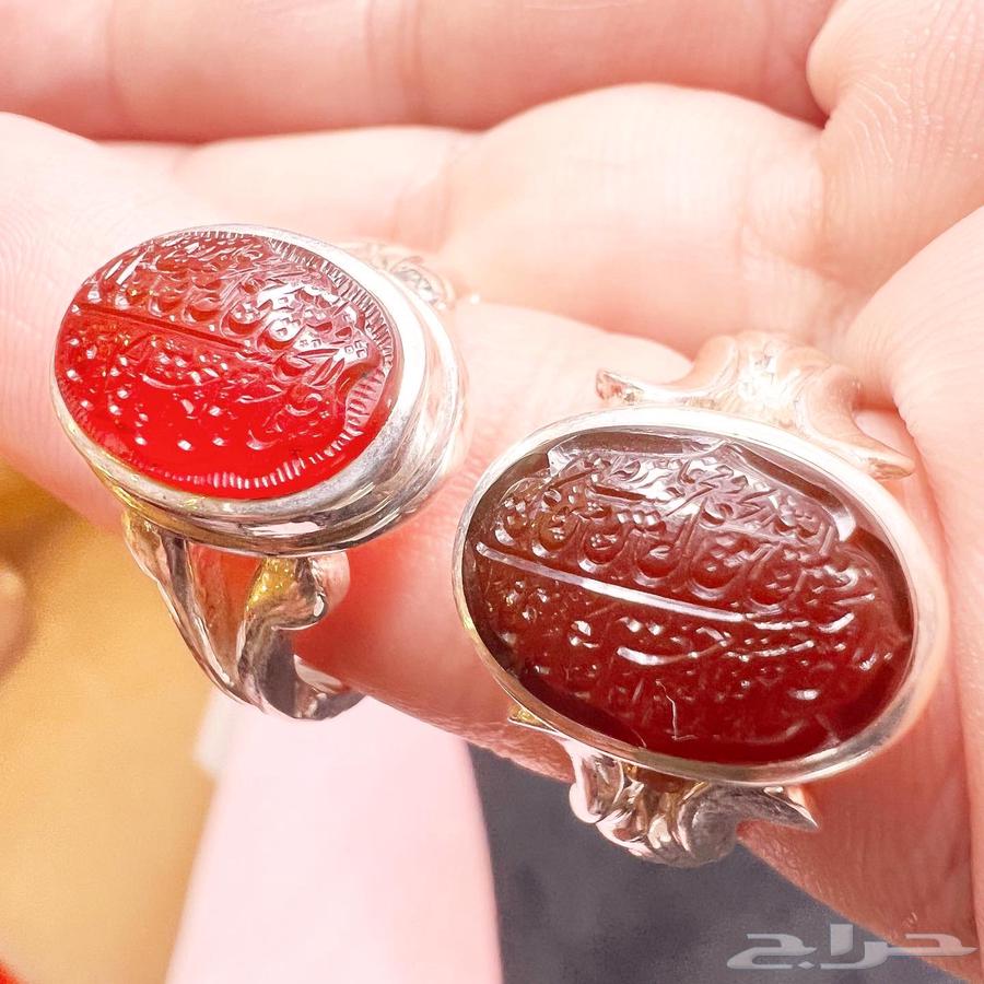 Two engraved agate rings for the little finger have been sold.63308403977475110