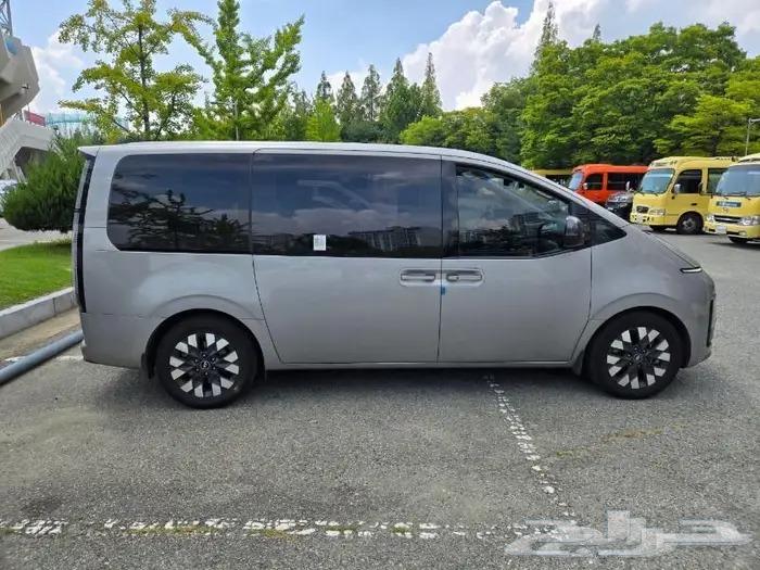 Hyundai Staria VIP top category63617410620546111
