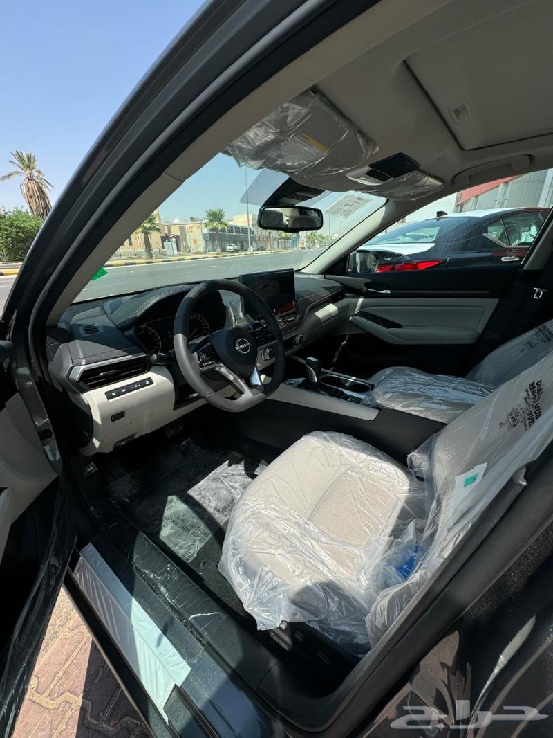 Nissan Altima SV Half Leather Model 202463547231019777114