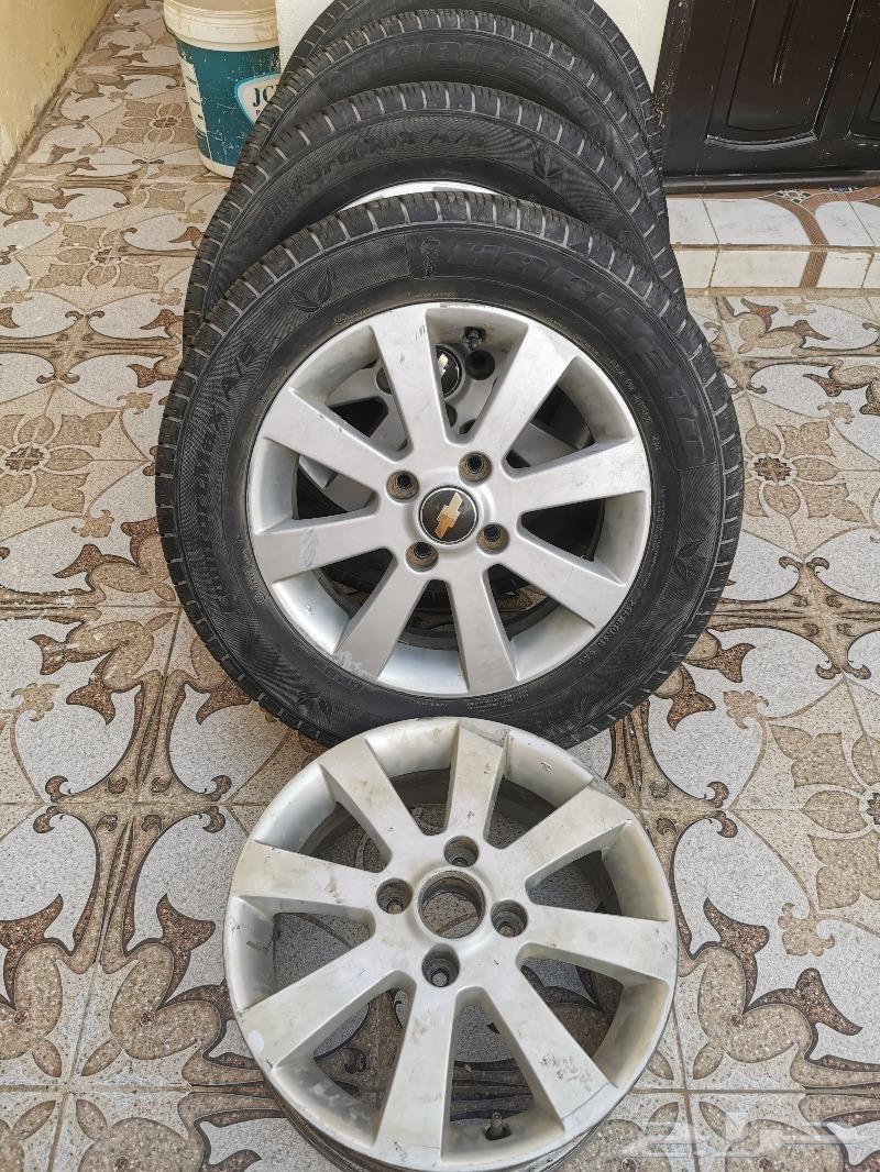 Rims with tires63528114748291114