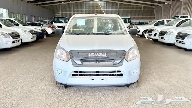 Isuzu GMR 150 horsepower model 2025 with standard glass, available for cash customers63528612756098111