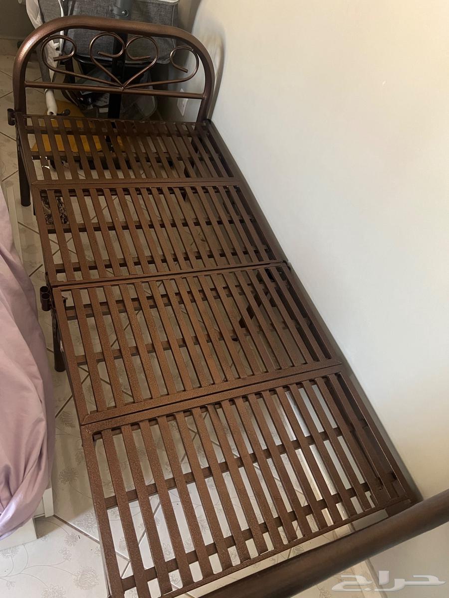 A bed with squeaking issues for sale63296012125185111