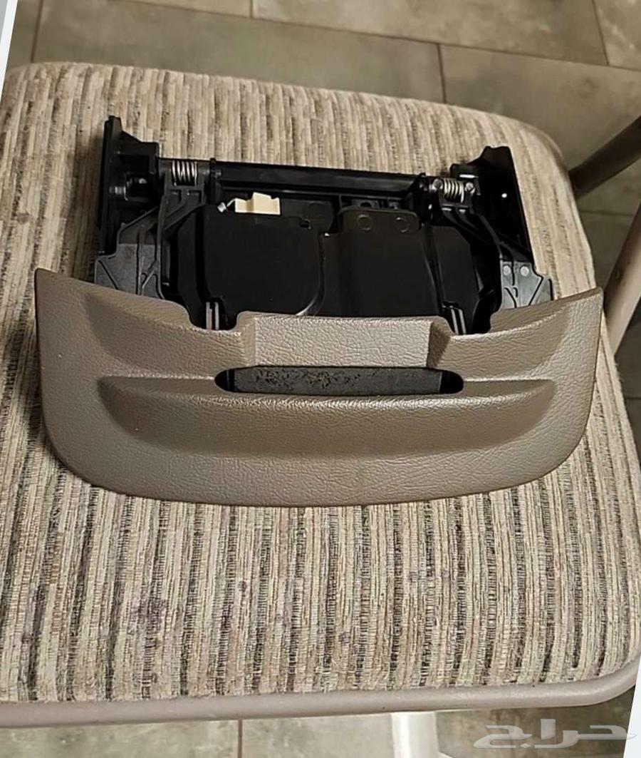 Install cup holder for Ford Victoria and Mark II63514773814145111