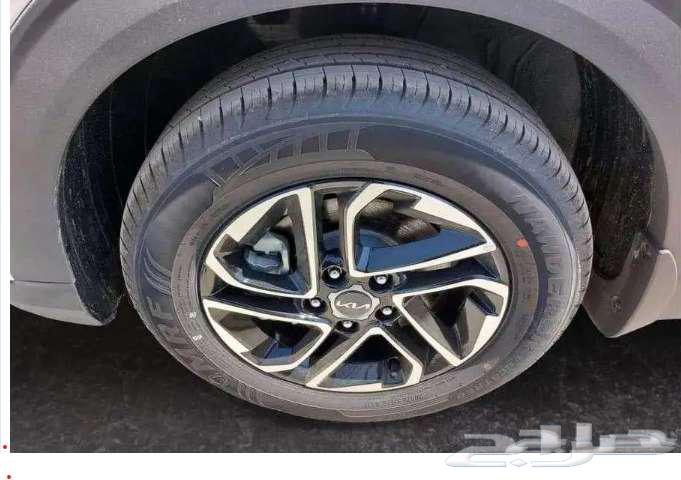 Kia Carnival 2024 is available in special show categories for cash and installment payments.63488567922945113