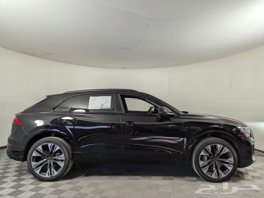 Audi Q8 2024, almost new63470100529155111