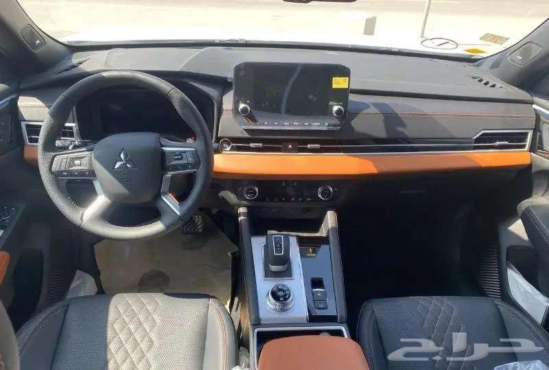 ميتسوبيشي اوتلاندر 4 4 فل كامل 7 راكب 2024 اصفار63435097464193112