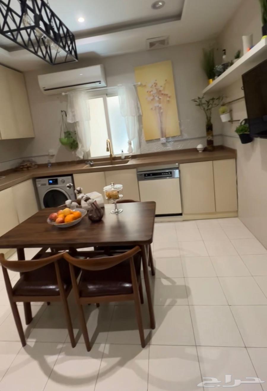 Duplex apartment63007299558403112