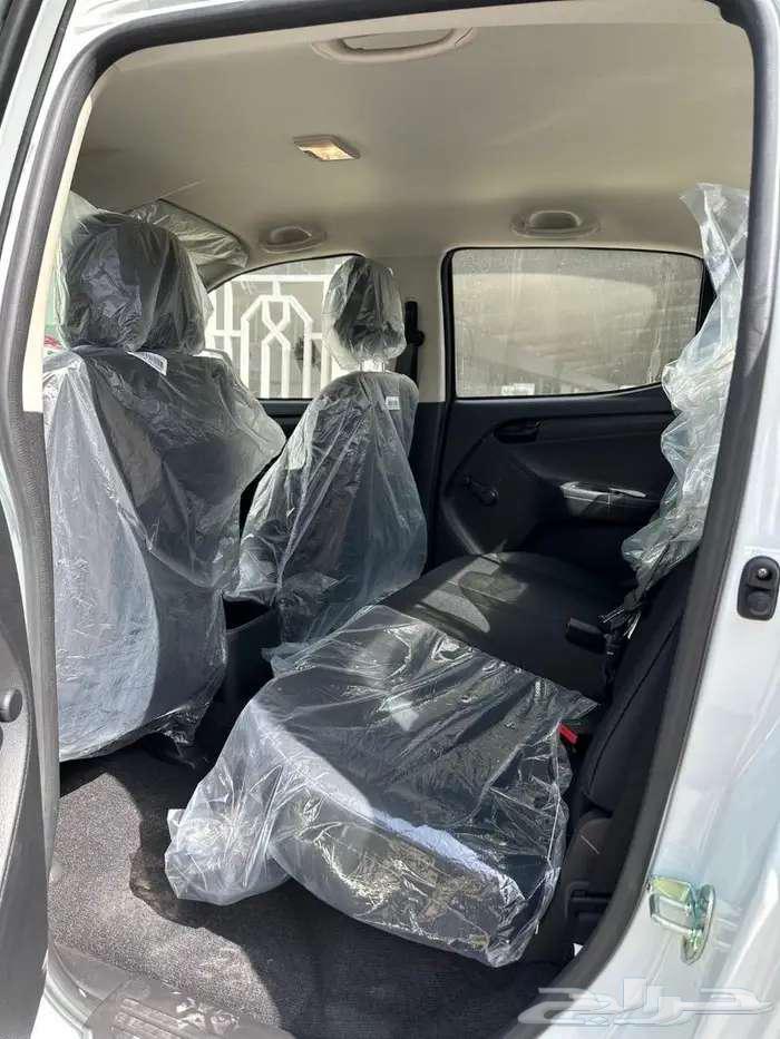 Isuzu D-Max 2025, two grilles63405556037249111