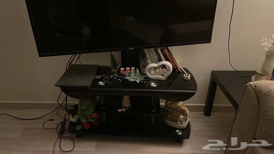 Clean room for sale with two tables63250016603523111