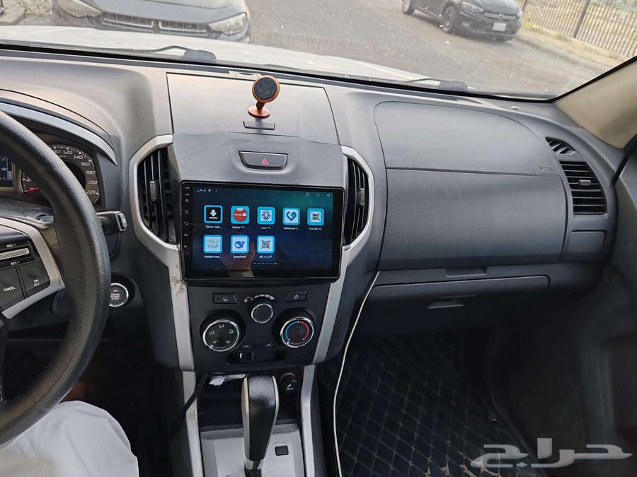 2016 Isuzu Jeep car, clean pearl white, engine on condition63408424764803113
