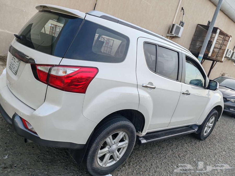 2016 Isuzu Jeep car, clean pearl white, engine on condition63408424764803114
