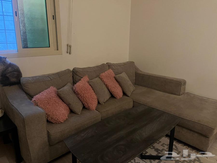 Clean room for sale with two tables63250016603523113