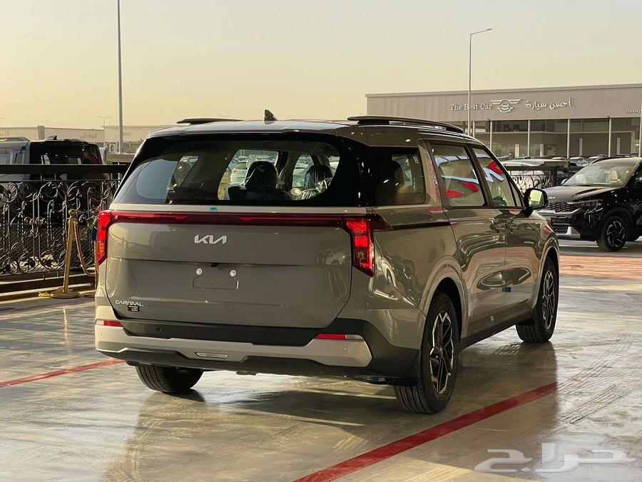 The Kia Carnival LX 2025 has the lowest price at RPM company, available in cash and installments.63405424261635112