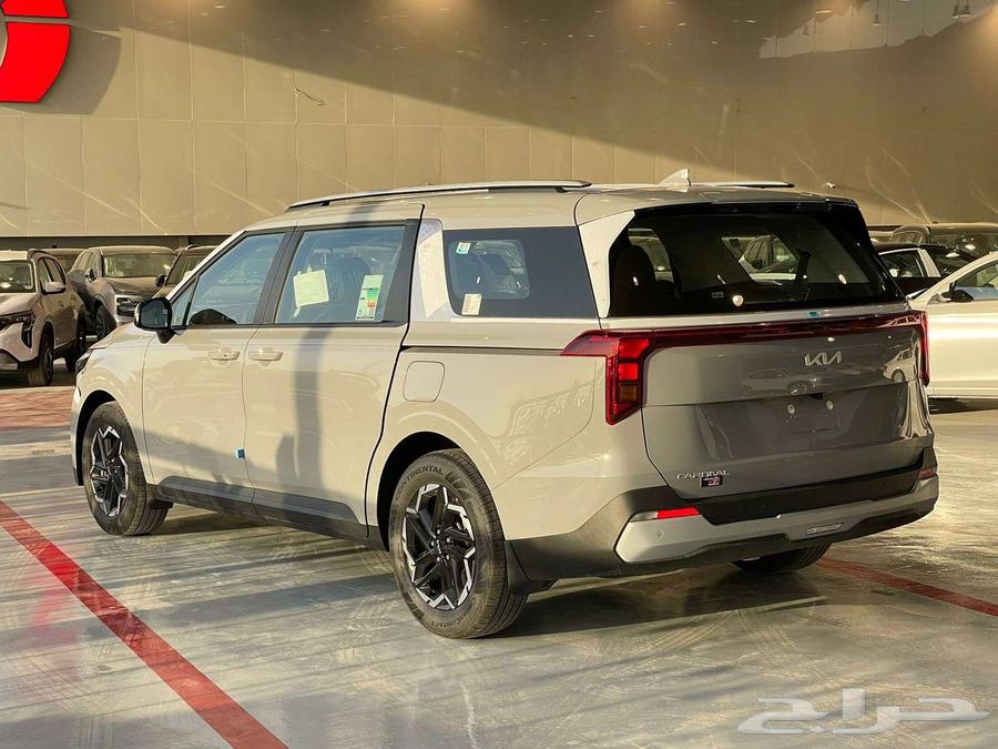 The Kia Carnival LX 2025 has the lowest price at RPM company, available in cash and installments.63405424261635113