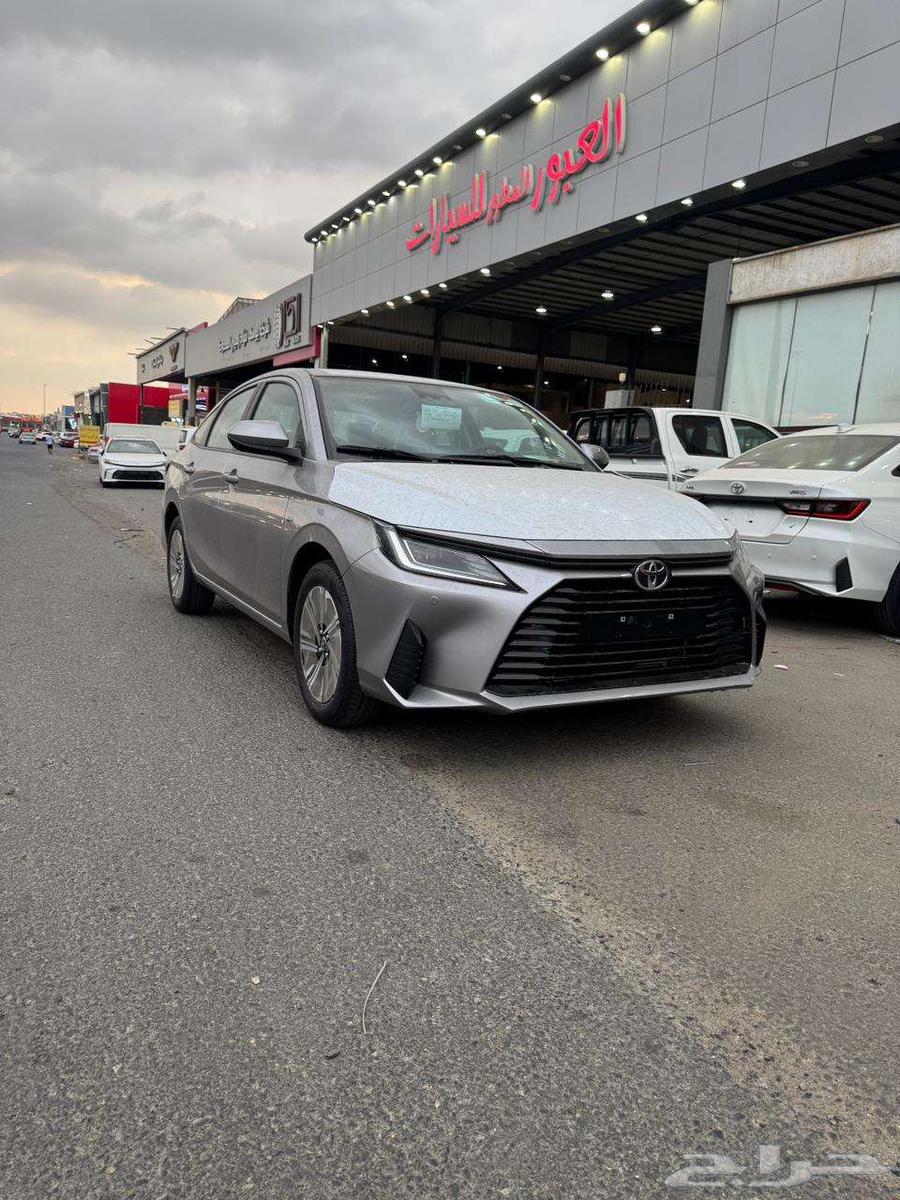 تويوتا يارس نصف فل 1300 cc فضى موديل 202463375036381059113