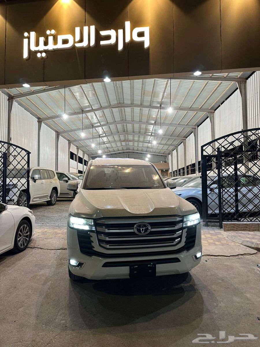 عرض خاص لاندكروزر 2024 L1 بنزين ب 254.500 شامل الضريبة633689555980821111