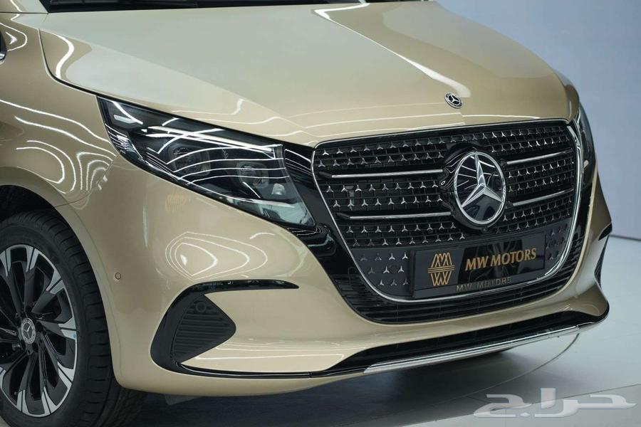 Mercedes V 300 AMG 2025 model, Gulf version, golden black63369351824003113