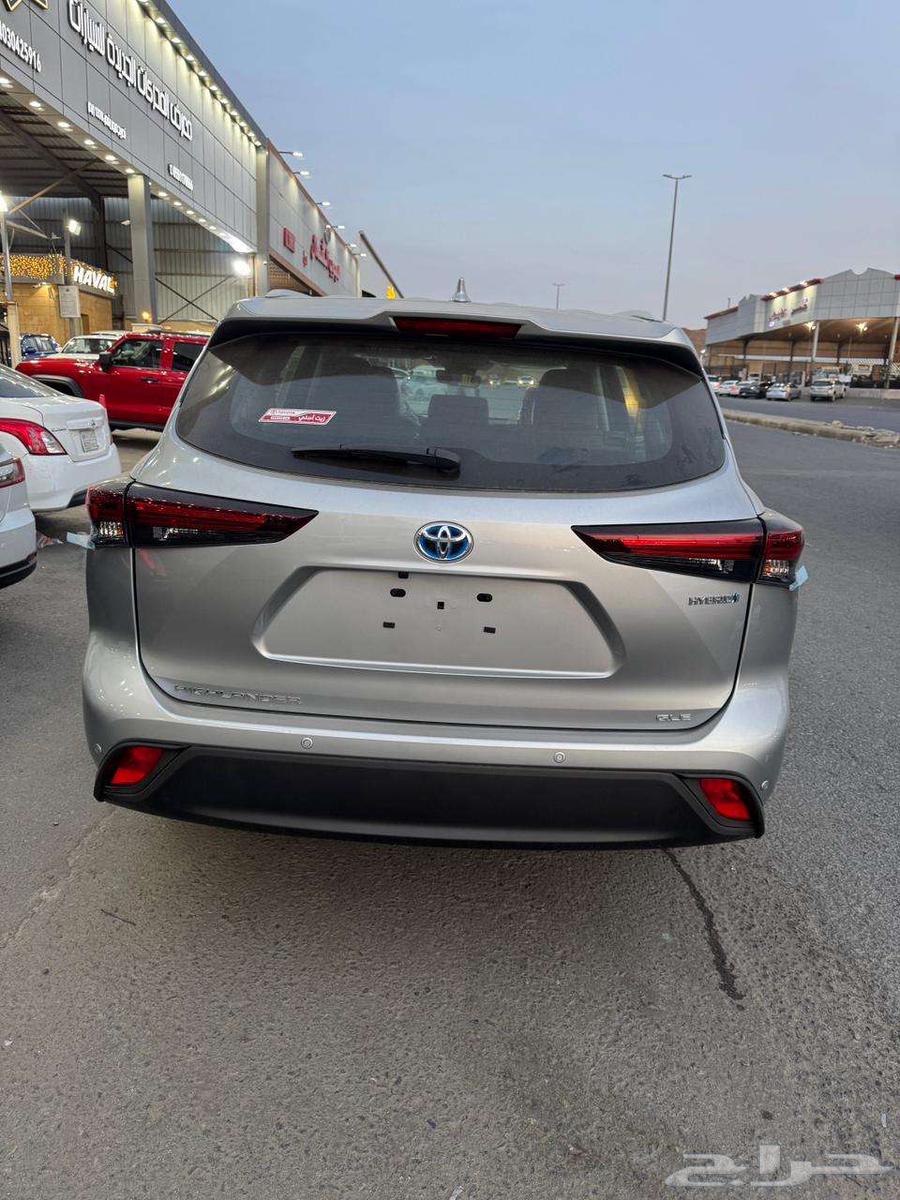 Toyota Highlander Hybrid 2500 cc Silver Model 202463008570140546114