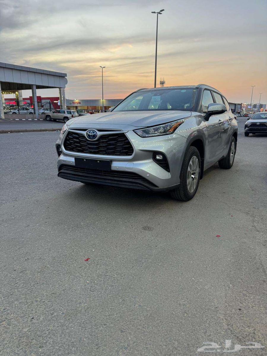 Toyota Highlander Hybrid 2500 cc Silver Model 202463008570140546111