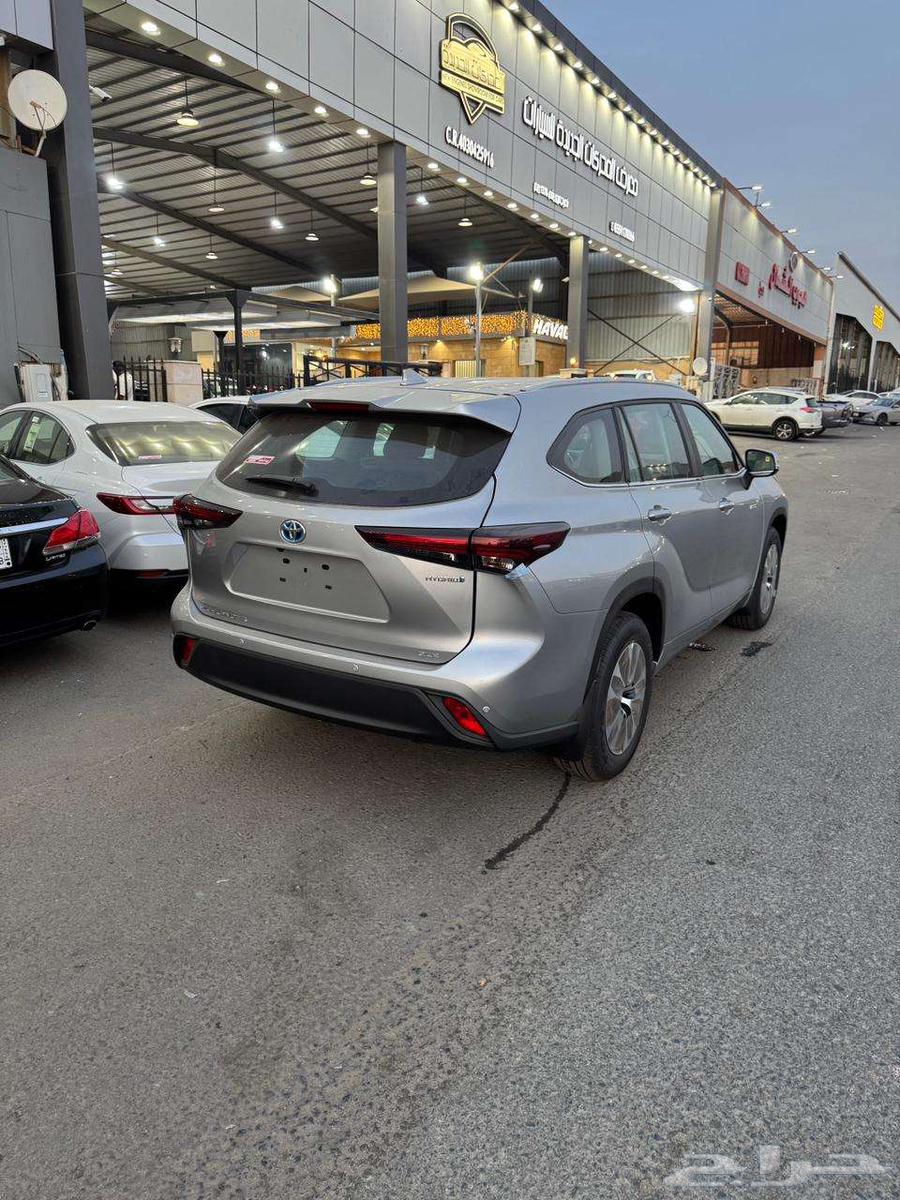 Toyota Highlander Hybrid 2500 cc Silver Model 202463008570140546113