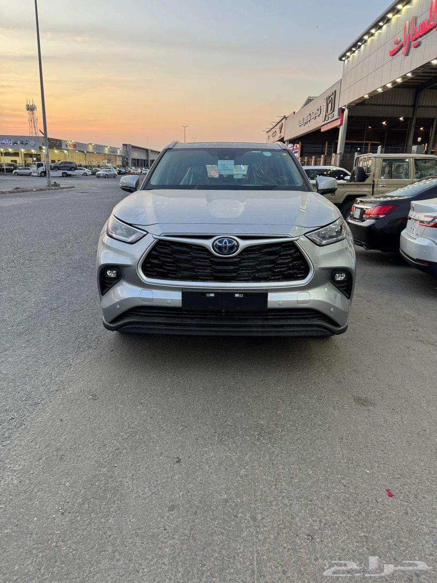 Toyota Highlander Hybrid 2500 cc Silver Model 202463008570140546112