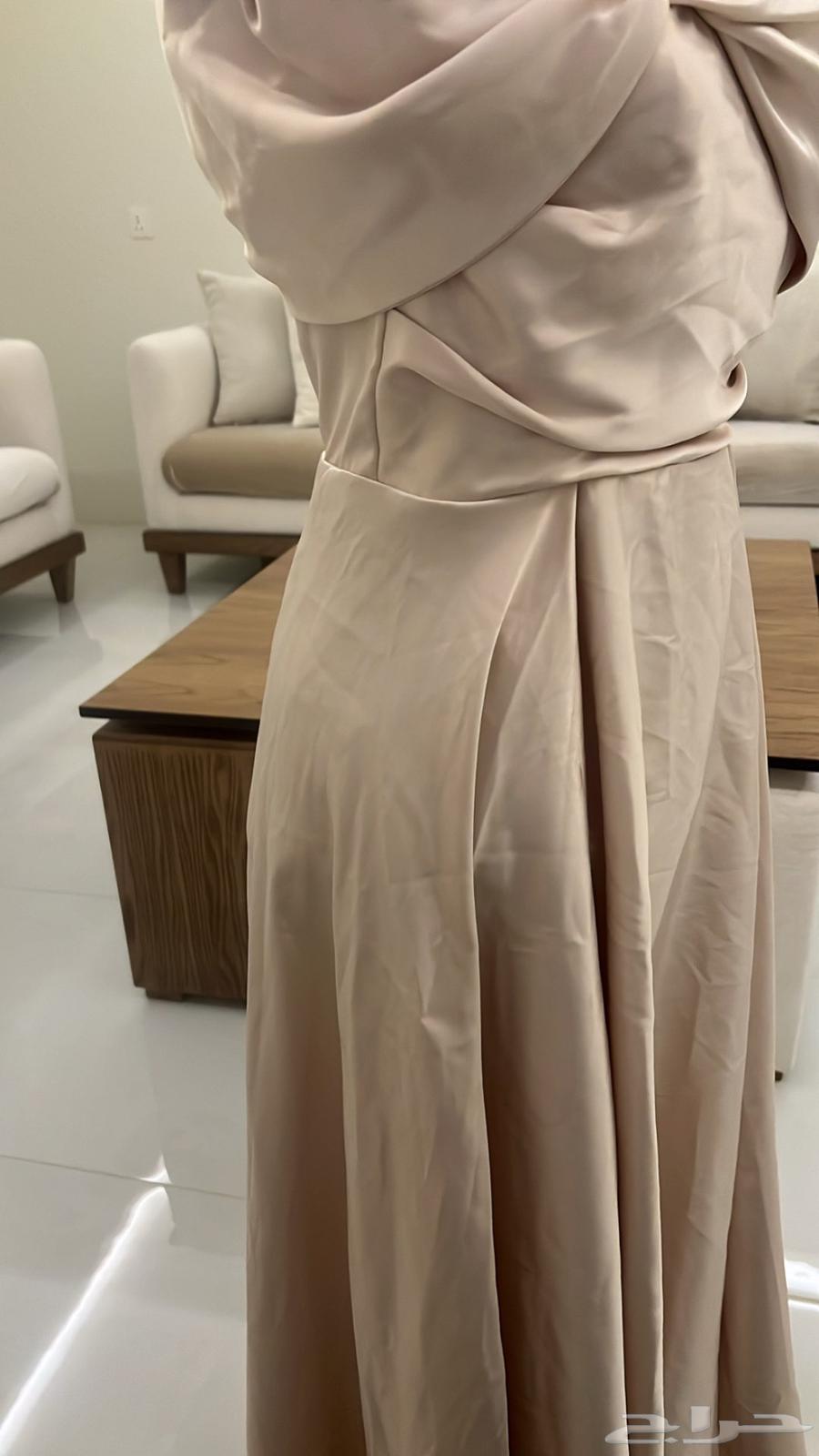 Beige light cloche dress embellished with pearls63225947189890112