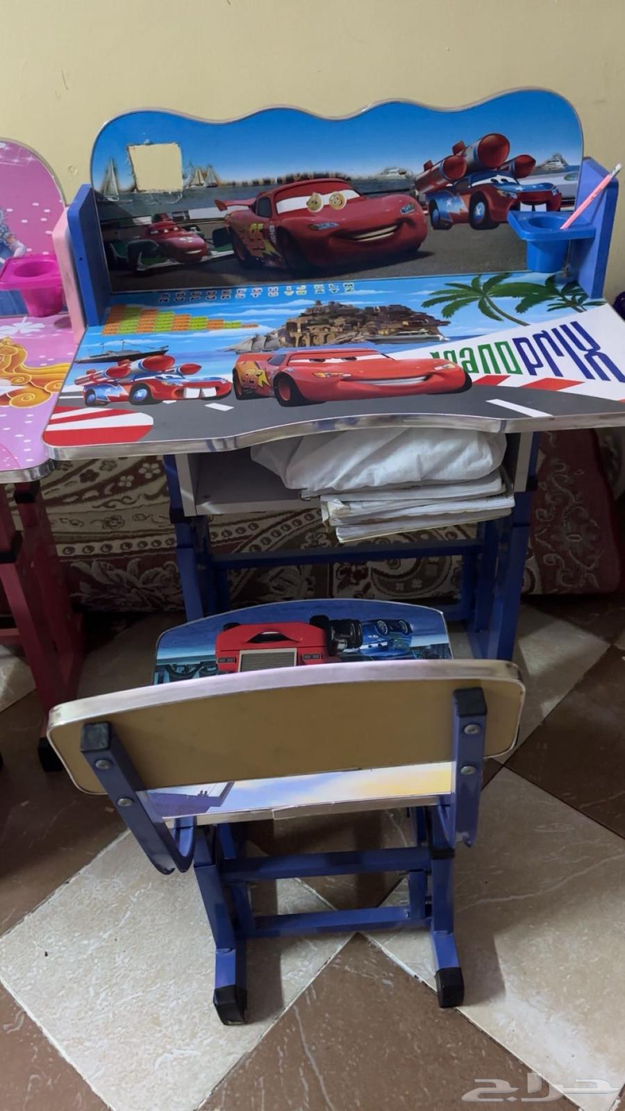 كرسي سيارة ومكتب أو طاولة واجبات أطفال63224536713986111