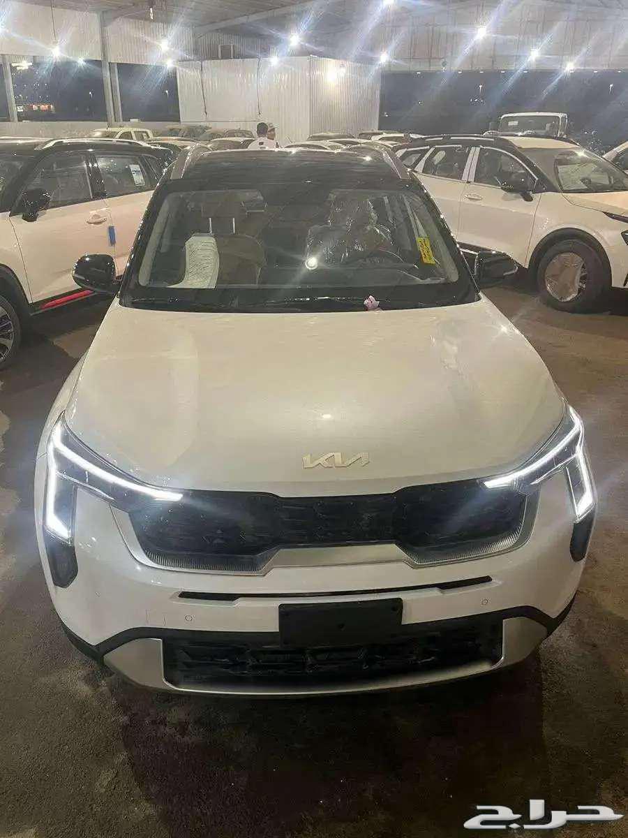 Kia Sonet with full panoramic sunroof, 1500 engine, 2024 model633379572893471116