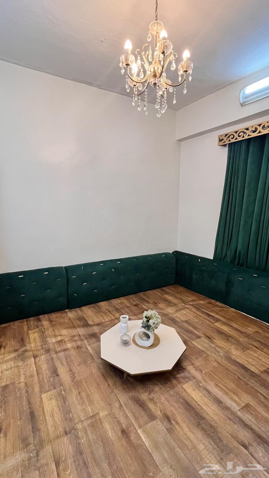 مجلس كامل للبيع. مع المفرشة. والستارة.63218520993281112