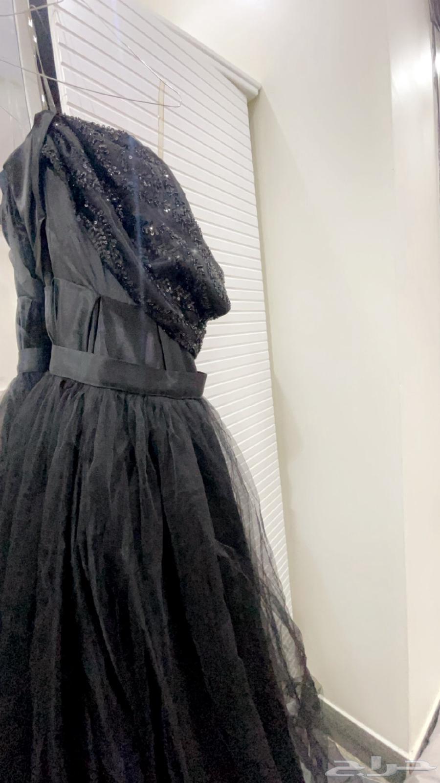 A new evening dress that has never been worn before63221053053313112