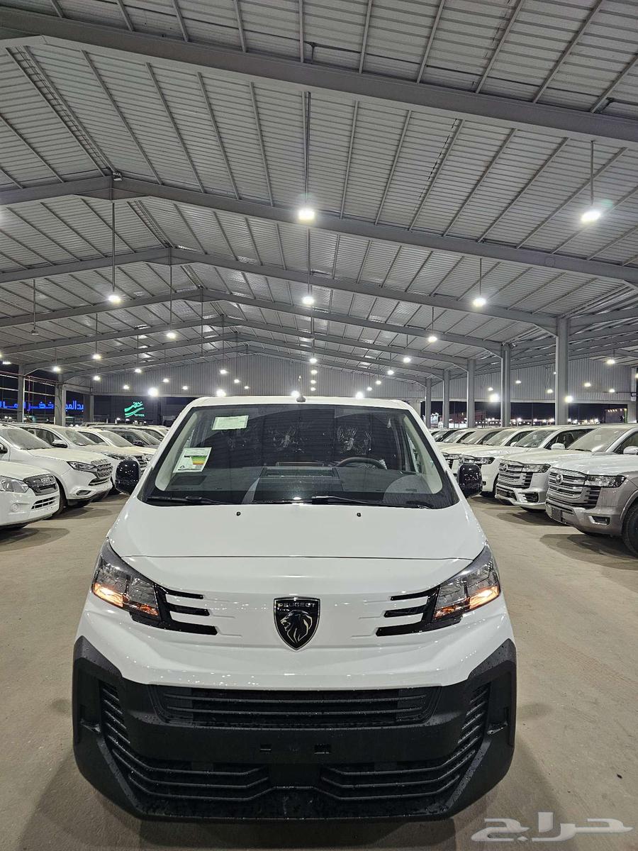 Peugeot Expert van, diesel, automatic transmission, model 202563334864711810117