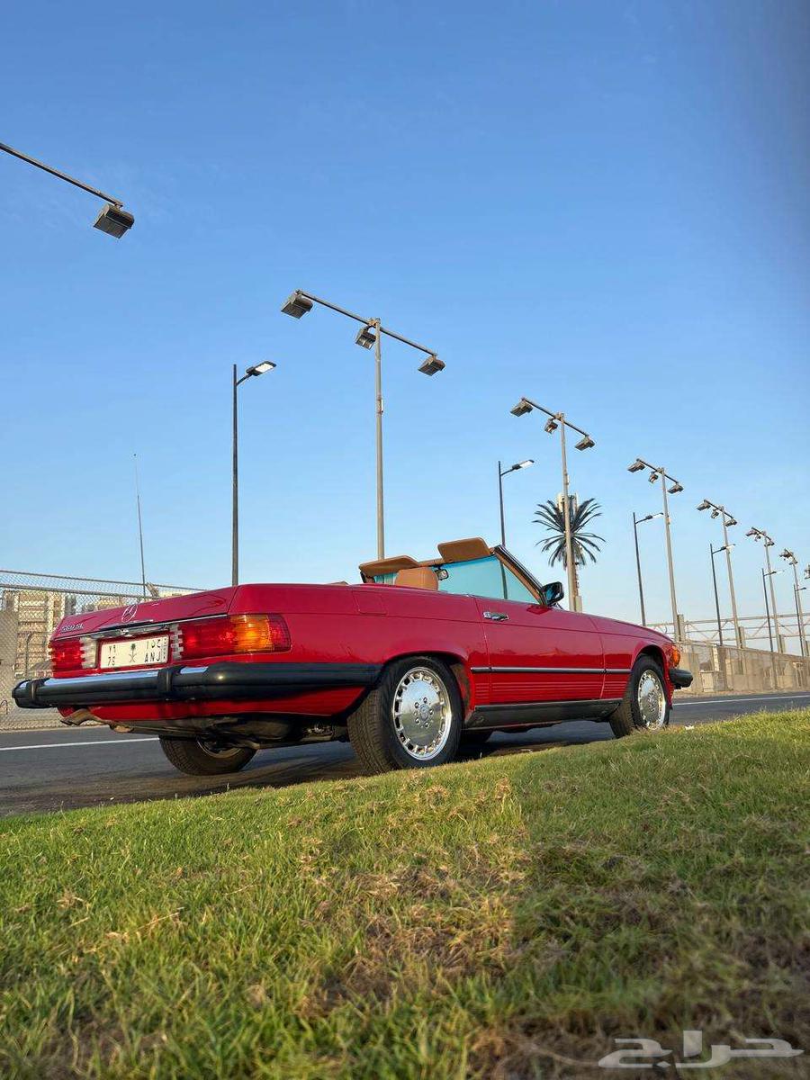 Mercedes 560SL model 198663328909916930112