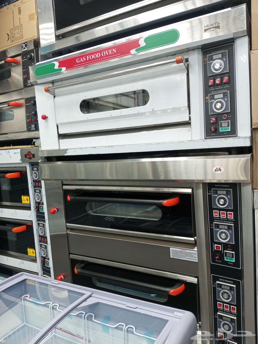 Display of bakery ovens and pastries63524786036737113
