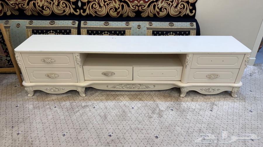 A white wooden library or TV table63214649605251111