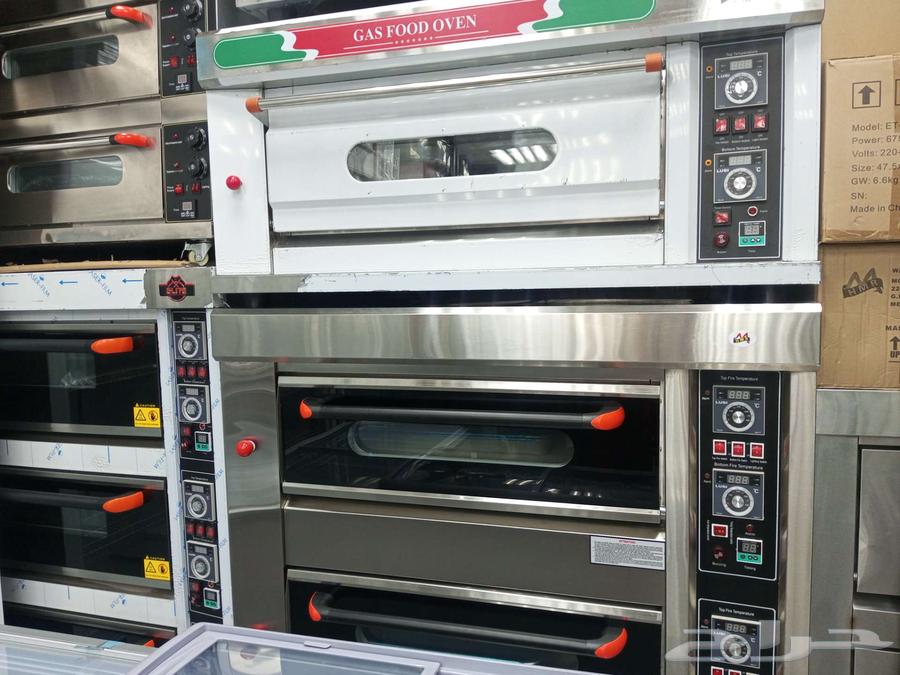 Display of bakery ovens and pastries63524786036737112