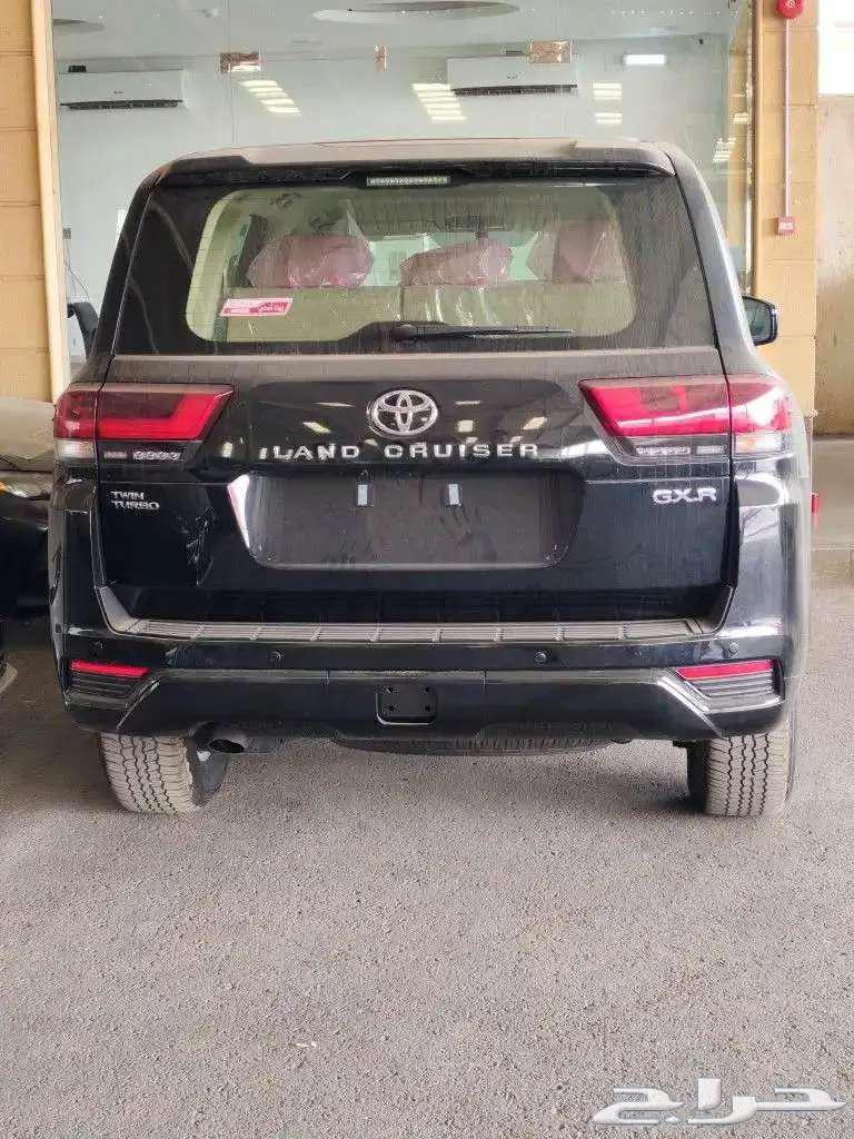 لاندكروزر جي اكس ار رقم 1 بنزين أسود 2024 كش واقساط الحسن63322872429570113