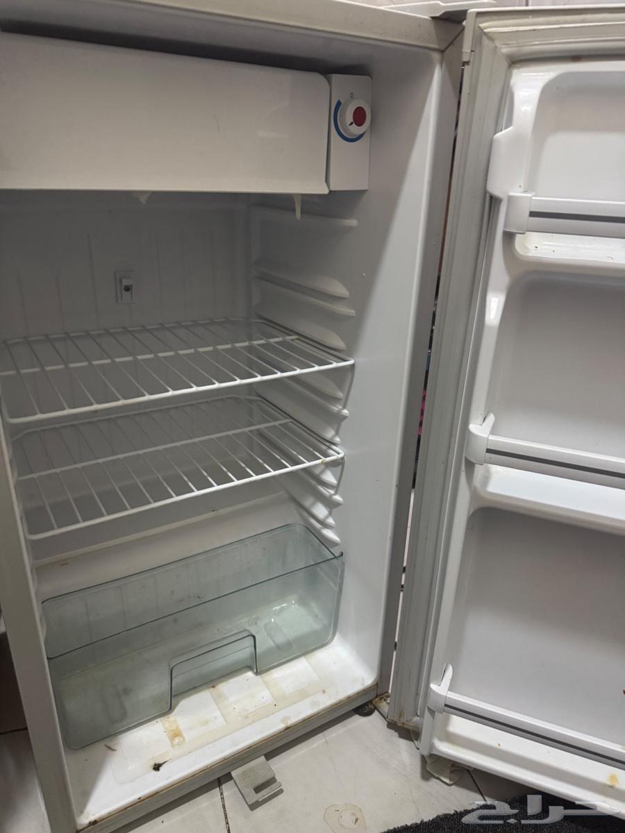 Refrigerator and electric oven 400 riyals63211103050625113