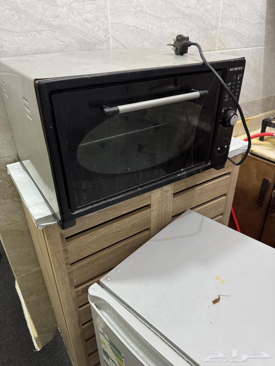 Refrigerator and electric oven 400 riyals63211103050625114