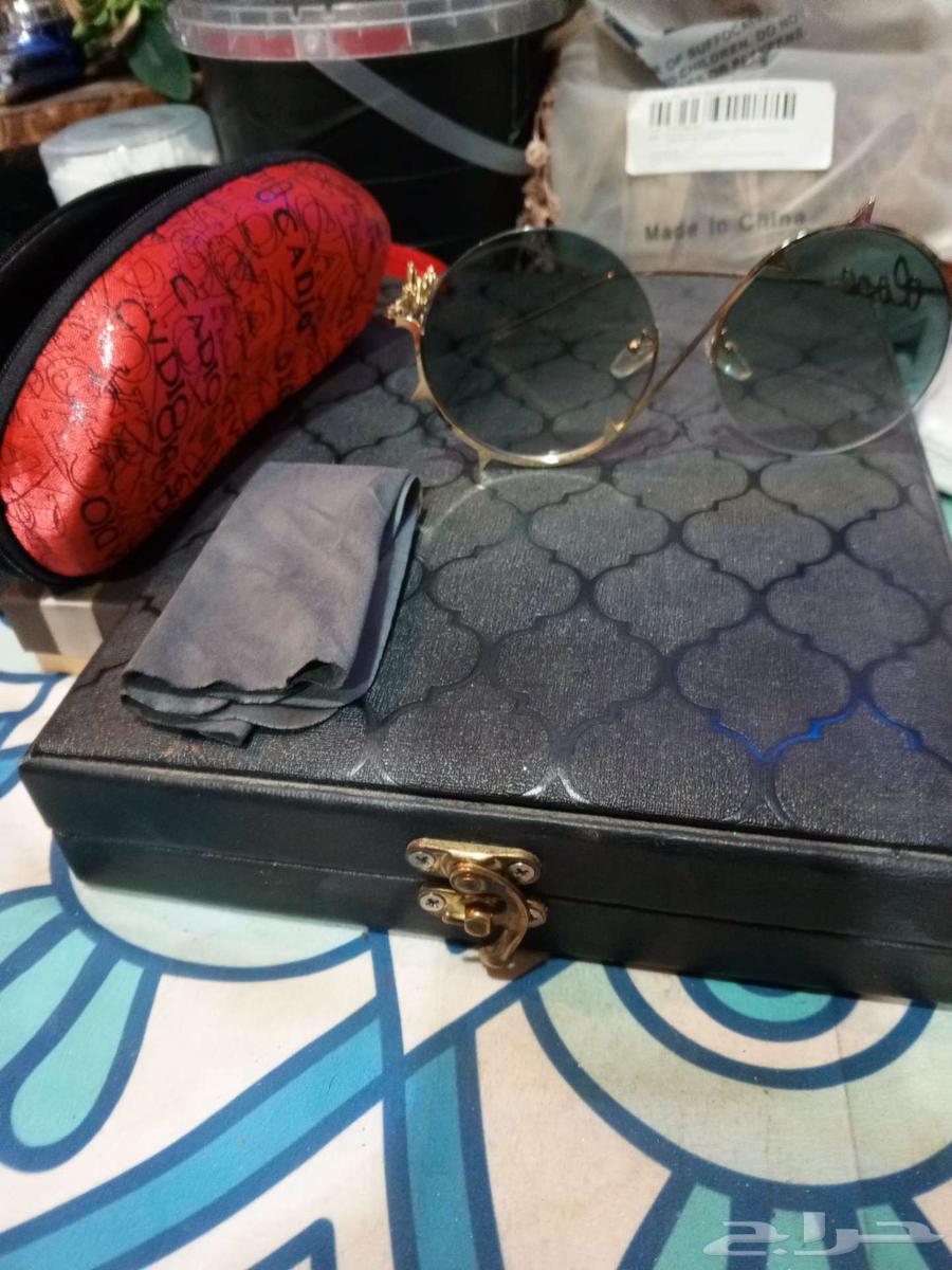 Sunglasses, wallet, and genuine leather cardholders63209055984513113