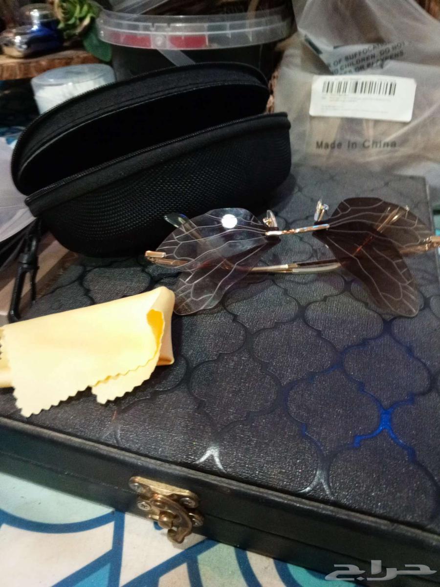Sunglasses, wallet, and genuine leather cardholders63209055984513111