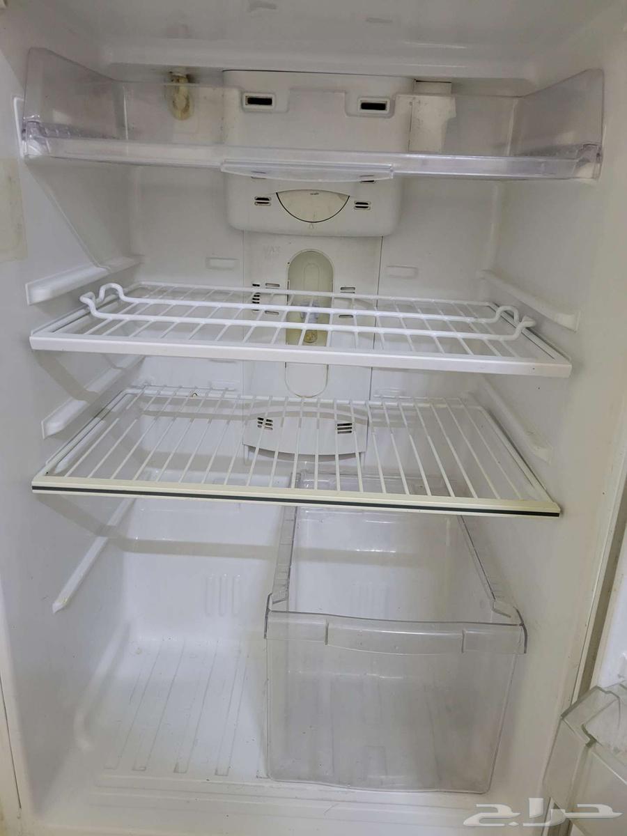 A refrigerator in good condition63208100830339111