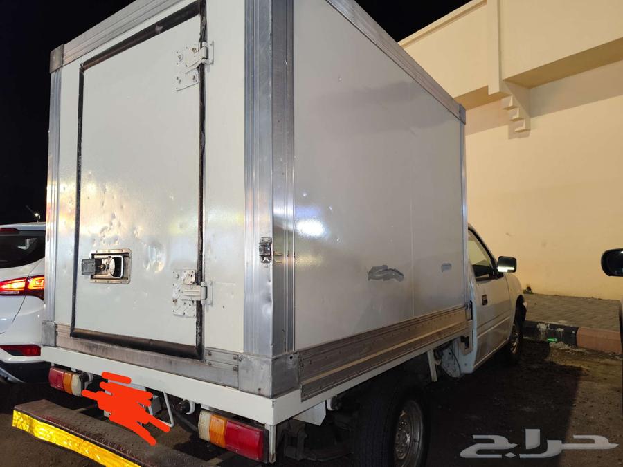 White Isuzu unit 2002 with refrigerator63308169257346113