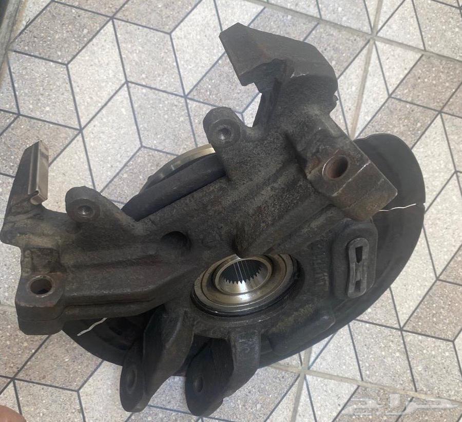 Let's go to the left rear of the Ford Explorer63304361132291111